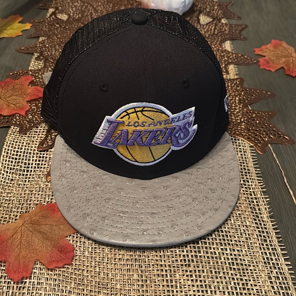 NWOT Los Angeles Lakers Strapback Trucker Hat - Faux Skin Bill